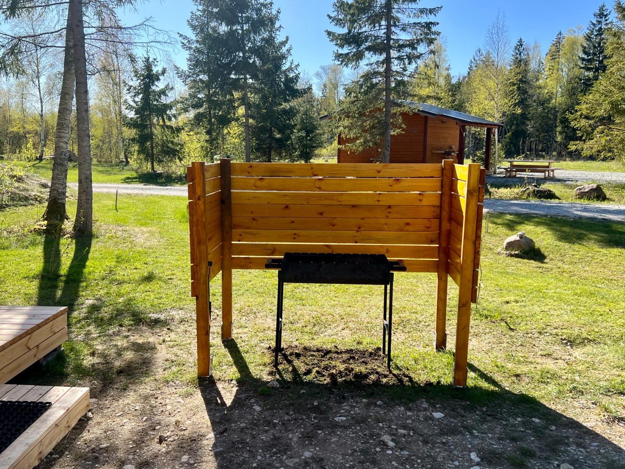 Marika Puhkekuela - Metsanurga Oeoemaja "Shared Bathroom" Nova Exteriér fotografie
