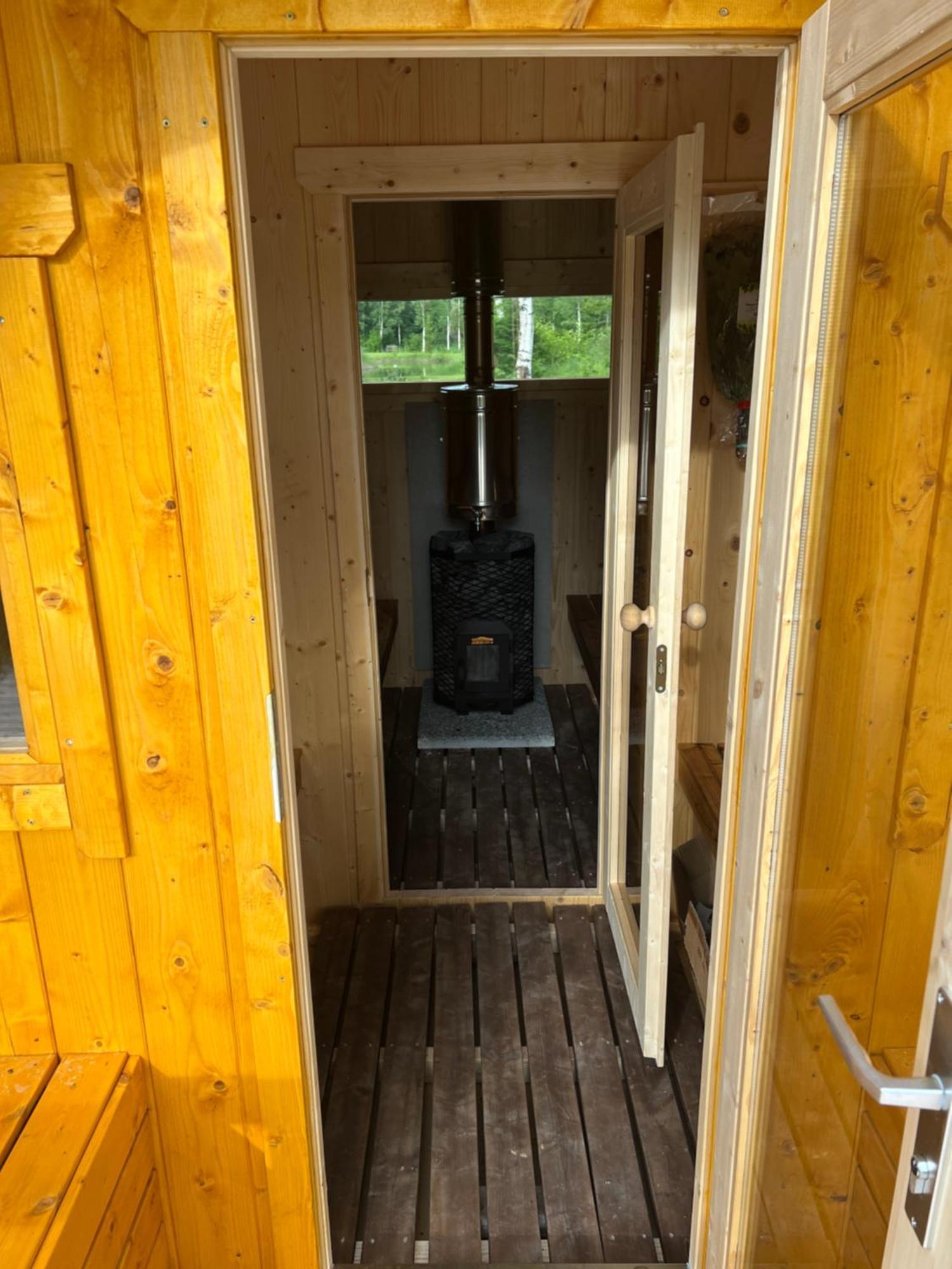 Marika Puhkekuela - Metsanurga Oeoemaja "Shared Bathroom" Nova Exteriér fotografie